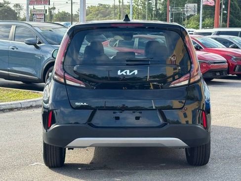 Certified 2025 Kia Soul LX w/ LX Technology Package FWD image 5