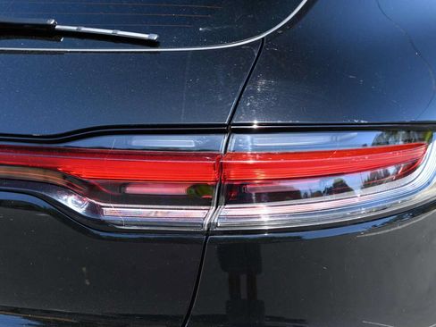 Used 2024 Porsche Macan AWD/4WD image 38