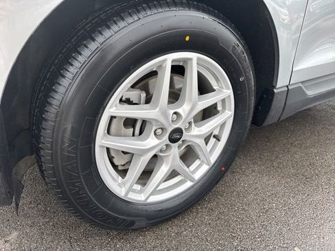 Used 2024 Ford Edge SEL image 8