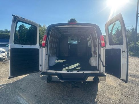 Used 2019 GMC Savana 2500 w/ Driver Convenience Package RWD image 6