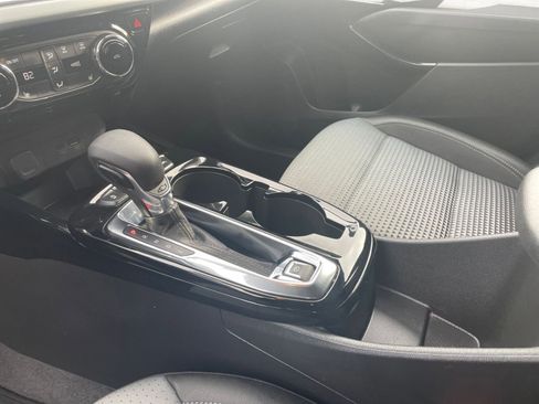 Used 2025 Chevrolet Trax LT image 36