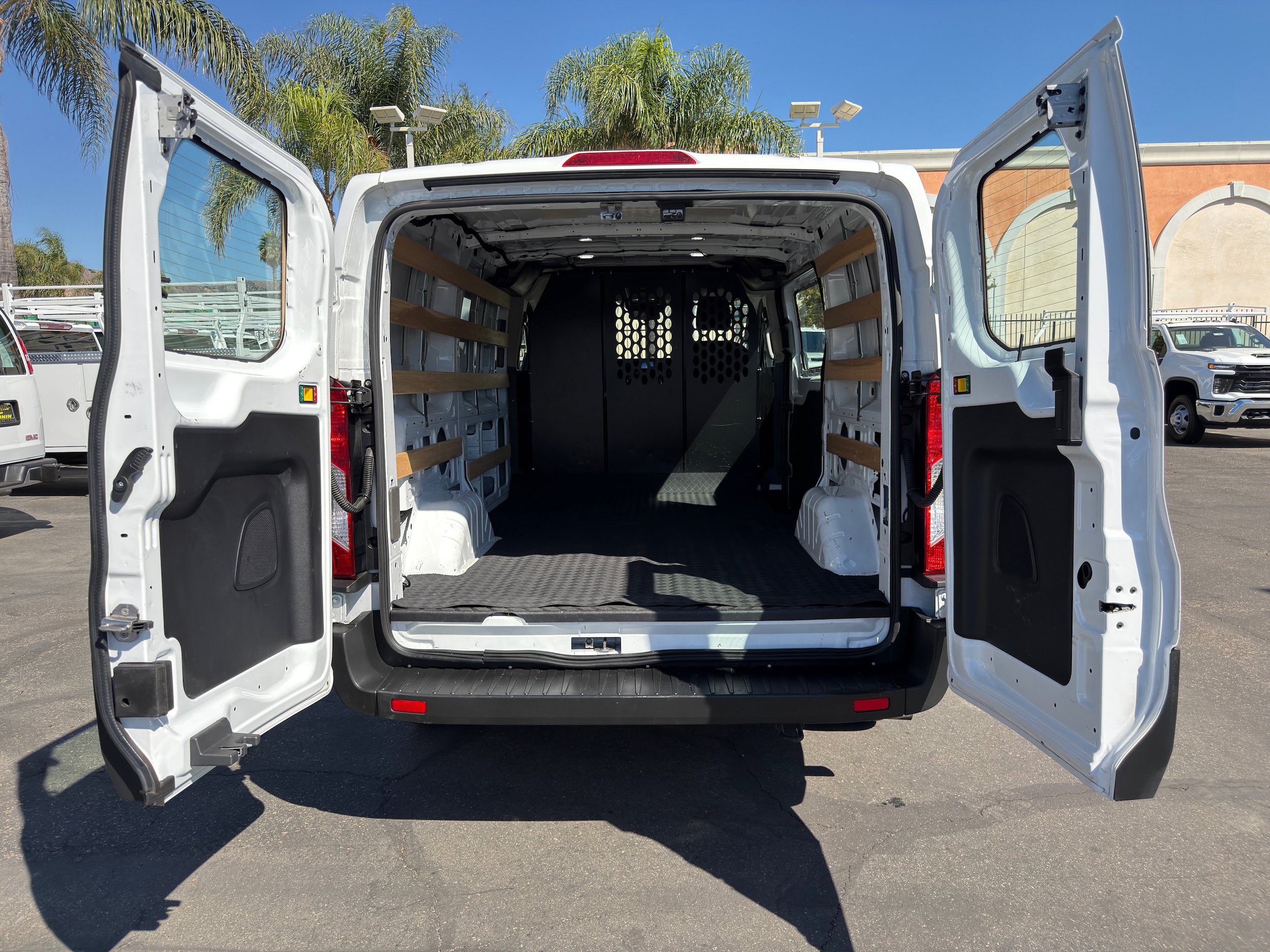 Used 2025 Ford Transit 250 Low Roof w/ Exterior Upgrade Package RWD image 17