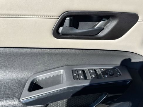 Used 2024 Nissan Pathfinder SV image 20