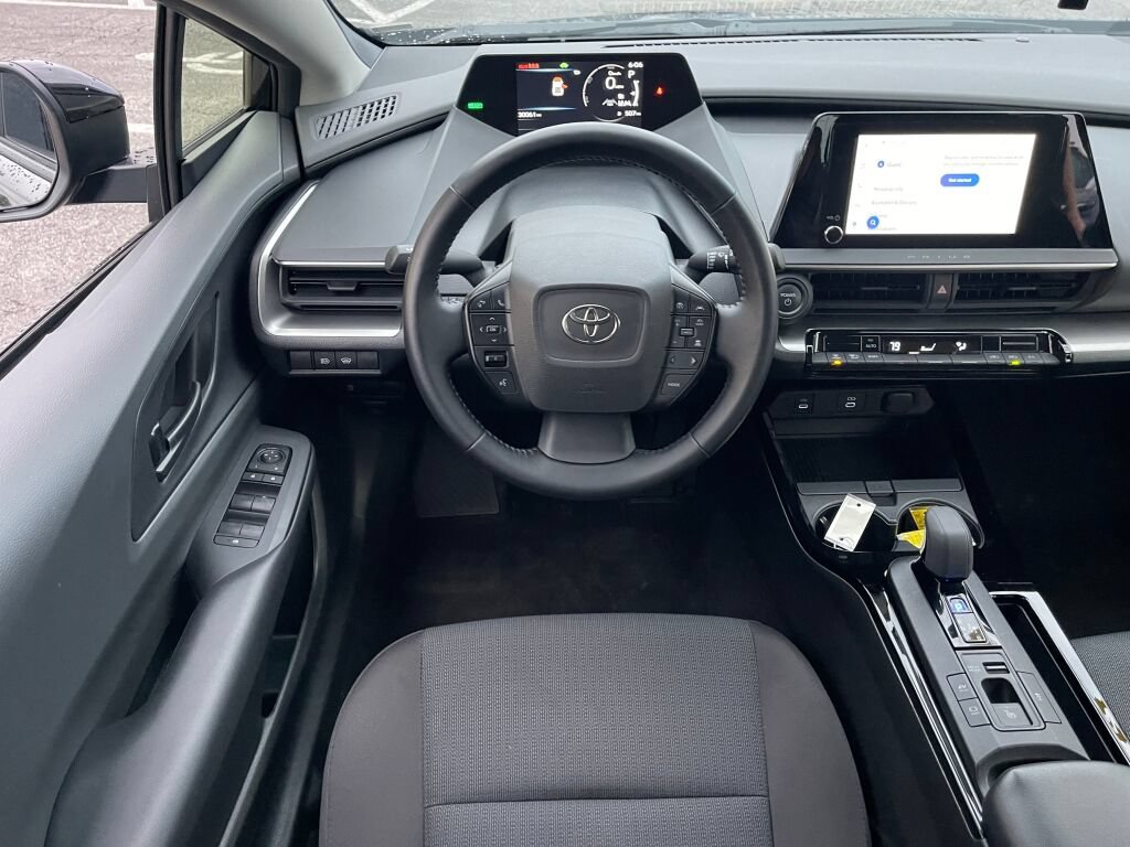 Used 2025 Toyota Prius LE FWD image 2