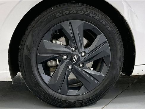 Used 2022 Hyundai Elantra Blue FWD image 11