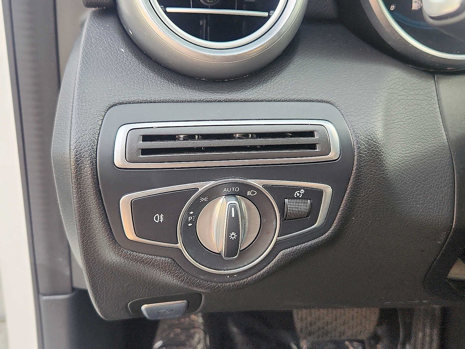 Used 2021 Mercedes-Benz C 300 4MATIC Sedan image 22