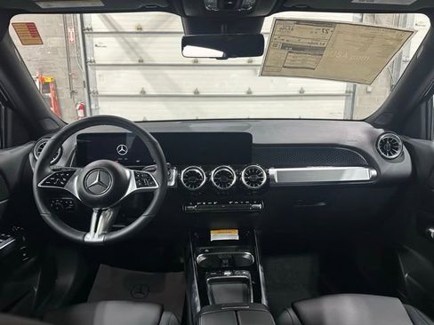 New 2025 Mercedes-Benz GLB 250 4MATIC image 15