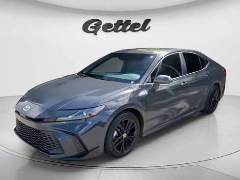 Used 2026 Toyota Camry SE FWD image 1