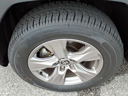 Used 2025 Toyota RAV4 XLE FWD image 11
