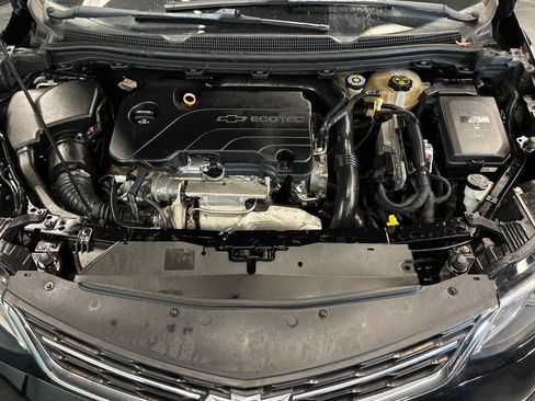 Used 2017 Chevrolet Cruze Premier image 24