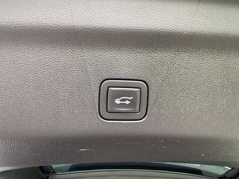 Used 2023 Chevrolet Tahoe Z71 w/ Luxury Package AWD/4WD image 7