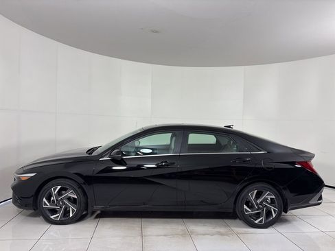 New 2026 Hyundai Elantra Limited FWD image 2