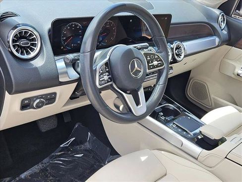 Used 2023 Mercedes-Benz GLB 250 4MATIC image 10