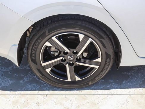 Used 2025 Nissan Sentra SV FWD image 9
