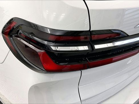 Used 2025 BMW X7 xDrive40i AWD/4WD image 32