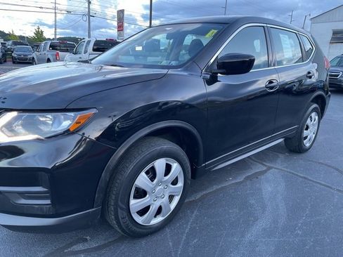 Used 2017 Nissan Rogue S image 4
