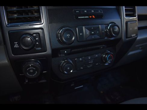 Used 2018 Ford F150 XLT w/ Max Trailer Tow Package image 11