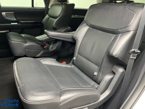 Used 2025 Ford Expedition Platinum image 22