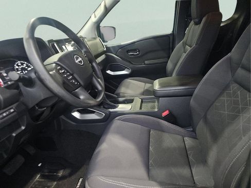 Used 2025 Nissan Frontier SV RWD image 9