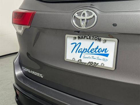 Used 2017 Toyota Highlander SE image 8