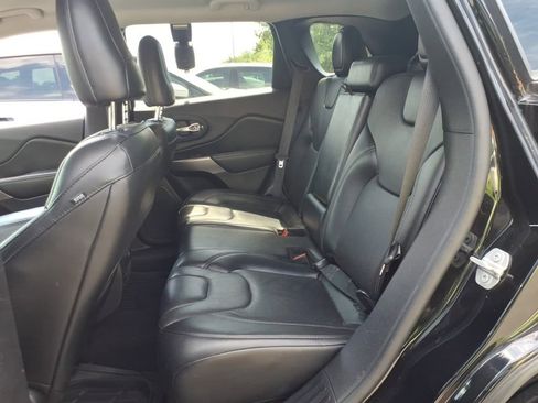 Used 2020 Jeep Cherokee Limited FWD image 8