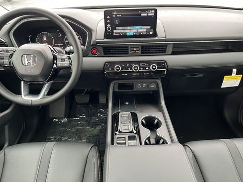 New 2025 Honda Pilot Touring image 9