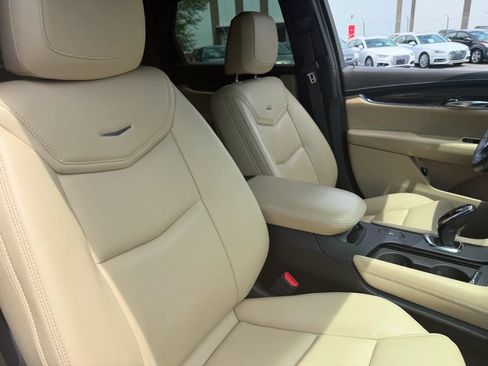 Used 2017 Cadillac XT5 FWD image 44