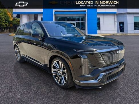 Certified 2026 Cadillac Vistiq Platinum w/ LPO, Floor Liner Package AWD/4WD image 3