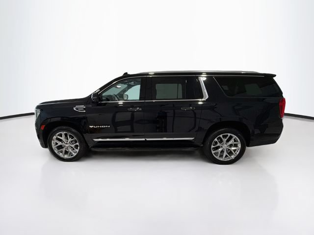 Used 2022 GMC Yukon XL SLT w/ SLT Premium Package AWD/4WD image 4