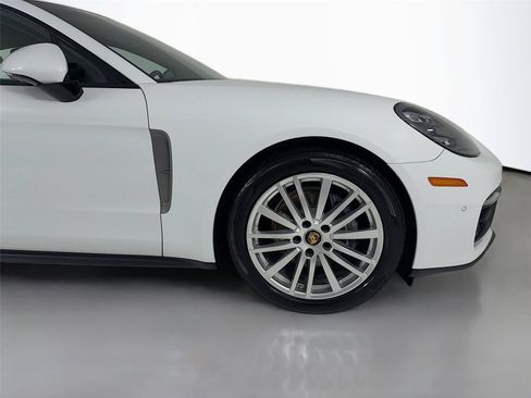 Used 2023 Porsche Panamera 4 Platinum Edition AWD/4WD image 28