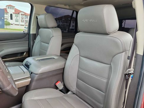 Used 2019 GMC Yukon Denali w/ Denali Ultimate Package RWD image 15