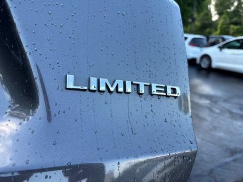 Used 2019 Jeep Cherokee Limited AWD/4WD image 17