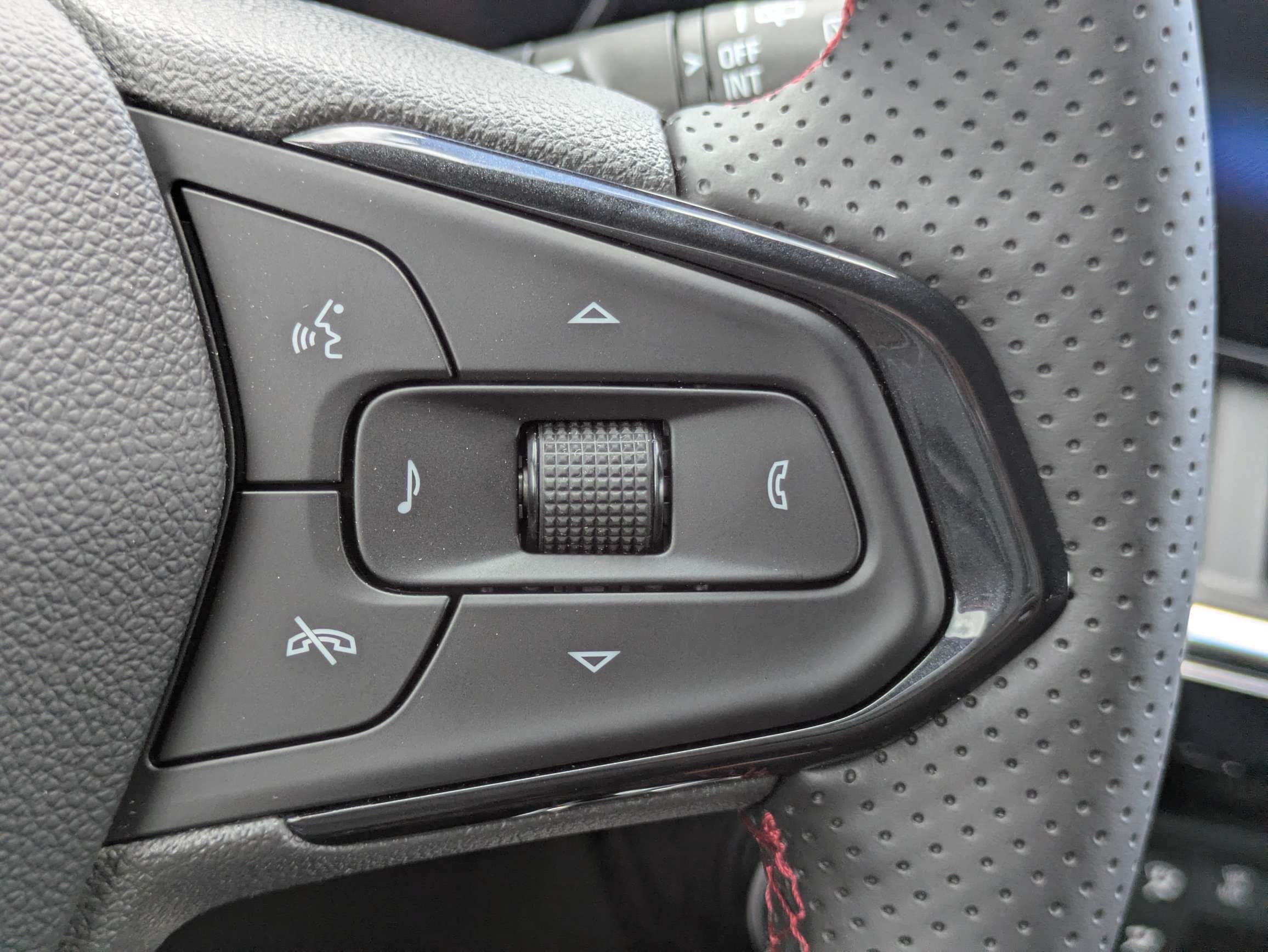 New 2026 Chevrolet Trax RS w/ Driver Confidence Package FWD image 15