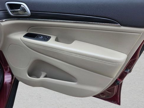 Used 2020 Jeep Grand Cherokee Limited image 32