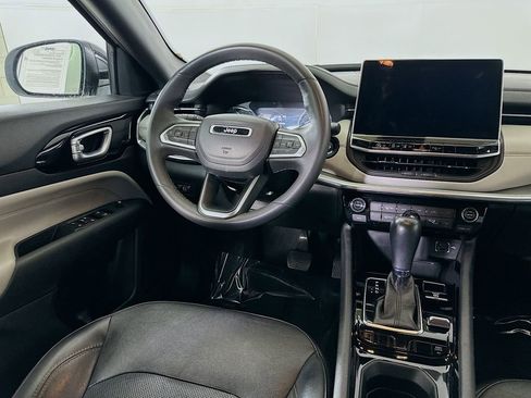 Used 2023 Jeep Compass Limited image 17