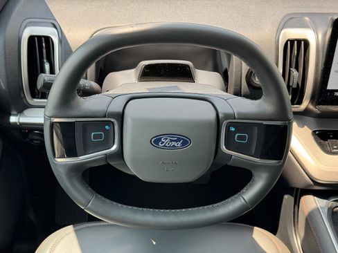 Used 2025 Ford Expedition Active AWD/4WD image 15