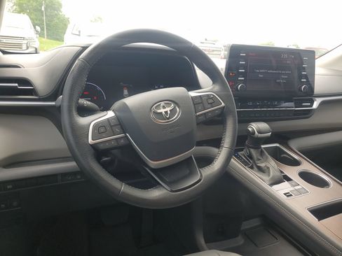 Used 2021 Toyota Sienna XLE AWD/4WD image 19