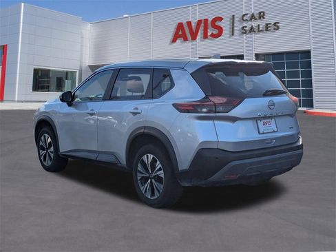 Used 2023 Nissan Rogue SV image 3