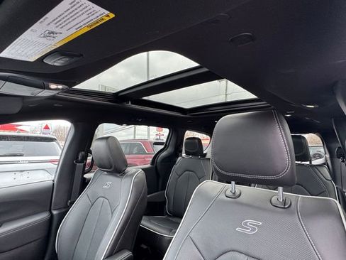 New 2026 Chrysler Pacifica Limited w/ S Appearance Package image 50