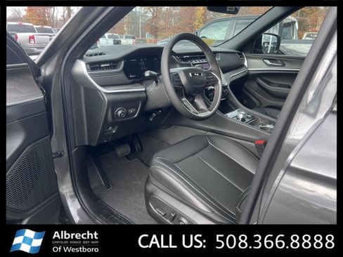 New 2025 Jeep Grand Cherokee Limited w/ Black Appearance Package image 9