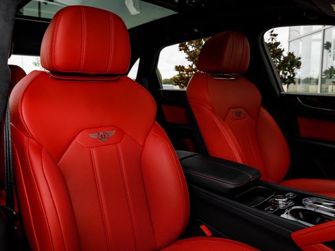 New 2025 Bentley Bentayga image 41