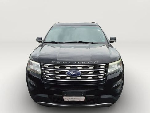 Used 2016 Ford Explorer XLT w/ Equipment Group 202A AWD/4WD image 2