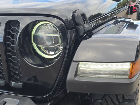 Used 2022 Jeep Gladiator Sport image 10