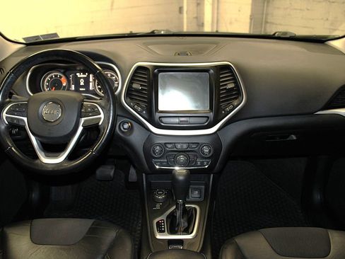 Certified 2018 Jeep Cherokee Latitude Plus w/ Cold Weather Group AWD/4WD image 9