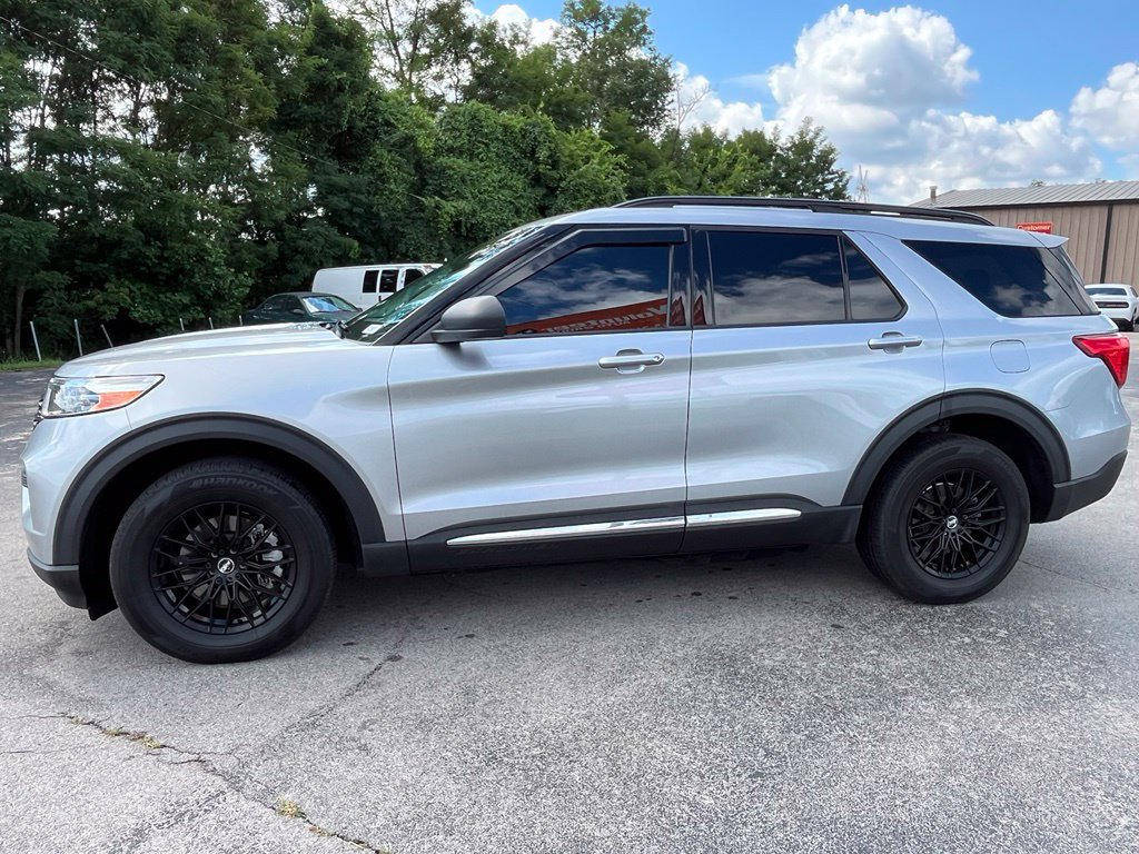 Used 2021 Ford Explorer XLT w/ Class III Trailer Tow Package AWD/4WD image 4