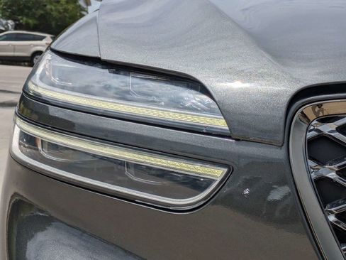 Used 2025 Genesis GV70 2.5T AWD/4WD image 9