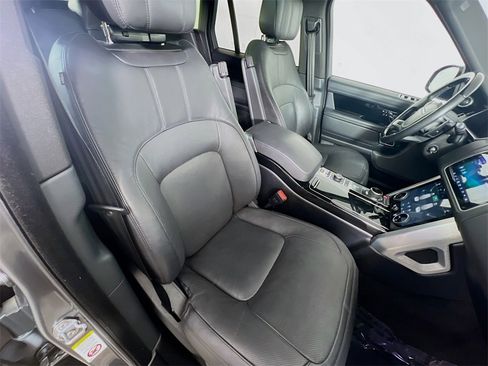 Used 2018 Land Rover Range Rover HSE image 30