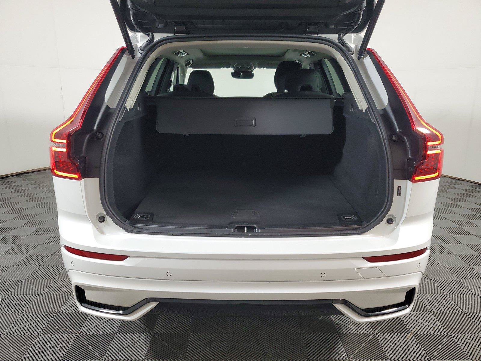 Used 2026 Volvo XC60 B5 Core w/ Climate Package AWD/4WD image 9