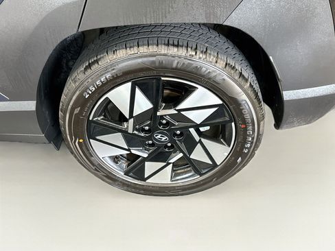 Used 2025 Hyundai Kona SEL FWD image 11