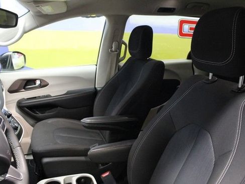 Used 2023 Chrysler Voyager LX FWD image 18